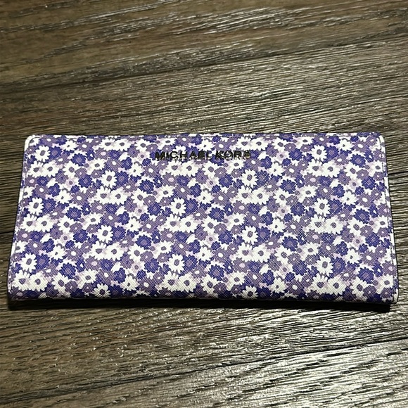 Michael Kors Jet Set Travel Flat Slim Bifold Wallet - Picture 1 of 4